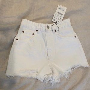 White Zara Cut-off Shorts - High Waisted - Size 34 (US 2)